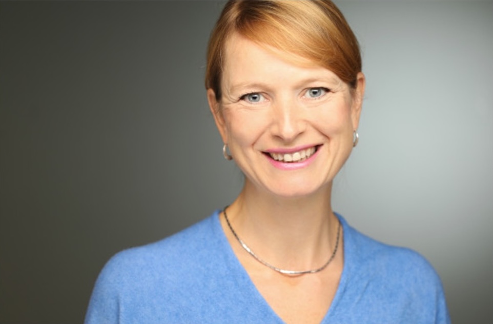 Dr. Julia Ollenschläger